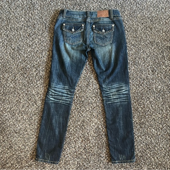 Women’s Almost Famous distressed denim jeans; Size 11 - Picture 4 of 9